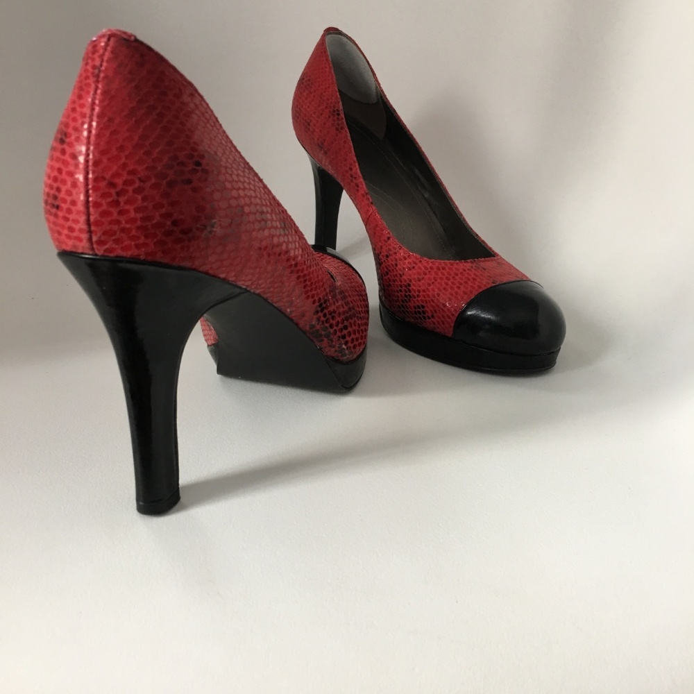 TAHARI Heels ♥️️ - Picture 5 of 8